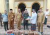 Dandim 0420/Sarko di wakili Pabung, Dampingi Bupati Sarolangun Salurkan Bantuan Banjir