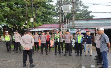 Polres Merangin Kerahkan Personil Pengamanan Jamaah Haji di Halaman Kantor Bupati